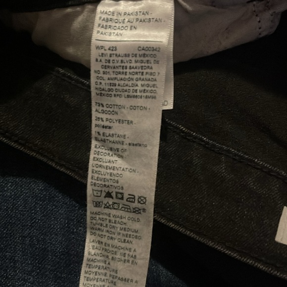 NWT Levi signature gold 👖 - Picture 5 of 6